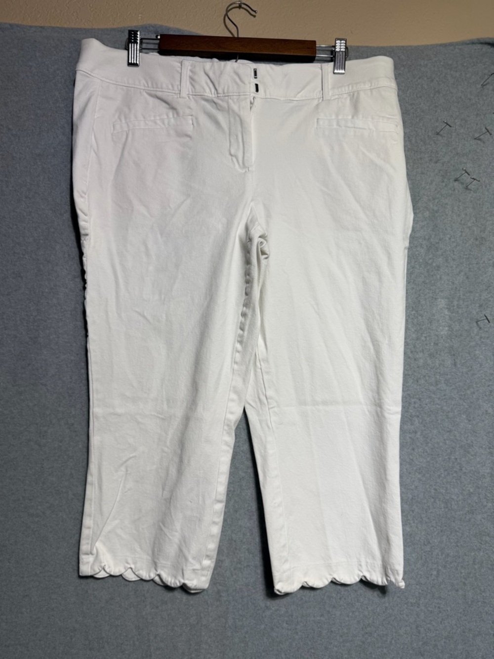 Lane Bryant white cropped pants